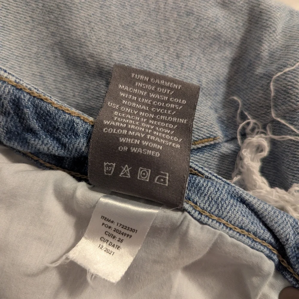Torrid Women's Shorts Jean  distressed cutoff denim size 16 Stars See Photos - Picture 6 of 7